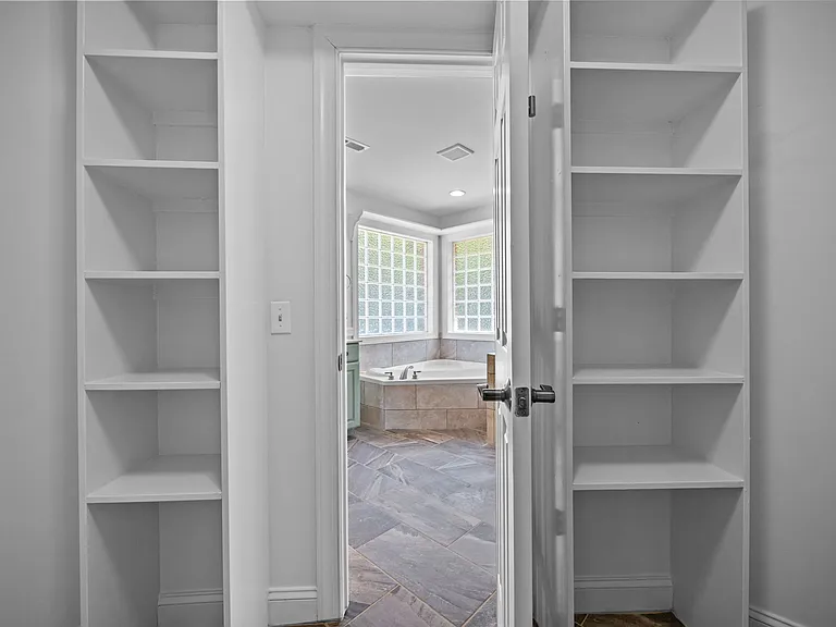 1325 Old Regent Dr — Photo 32