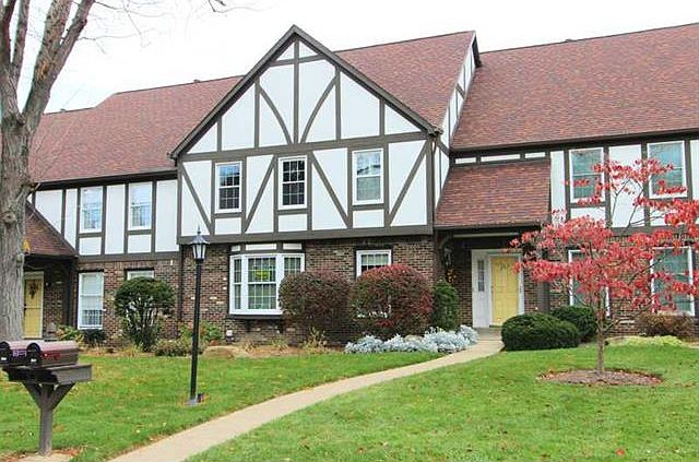 1st image of 205 Thornberry Cir