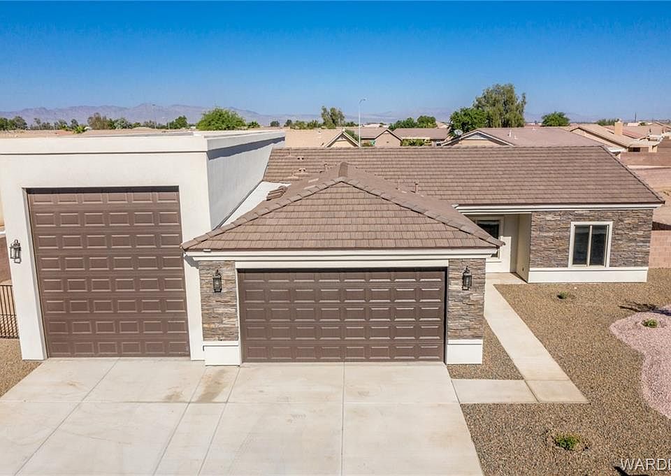 1st image of 2465 E Saguaro Dr