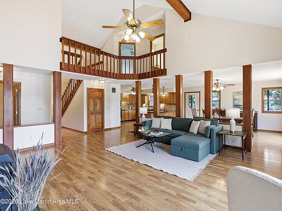 5th image of 211 Tanglewood Ln