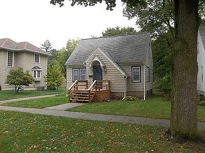 3 bed, 1.5 bath, 924 sqft, $1,250 — Photo 3
