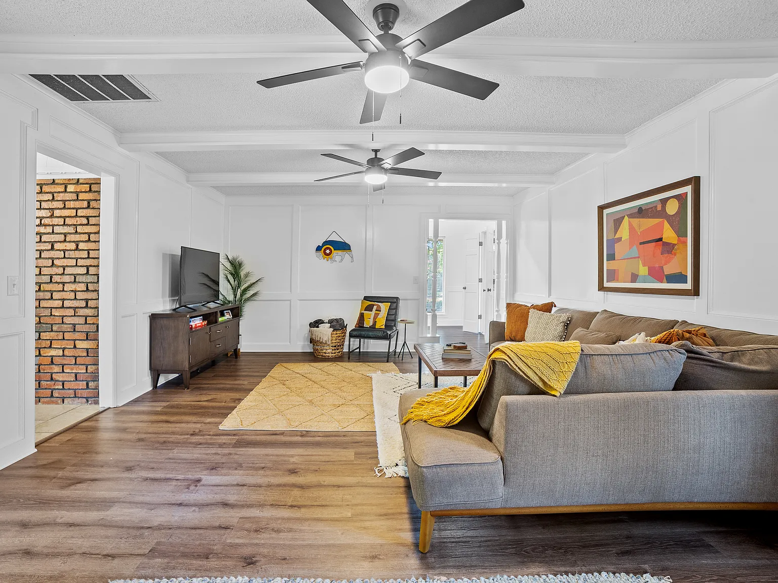 5 bed, 2.5 bath, 2559 sqft, $5,000 — Photo 3