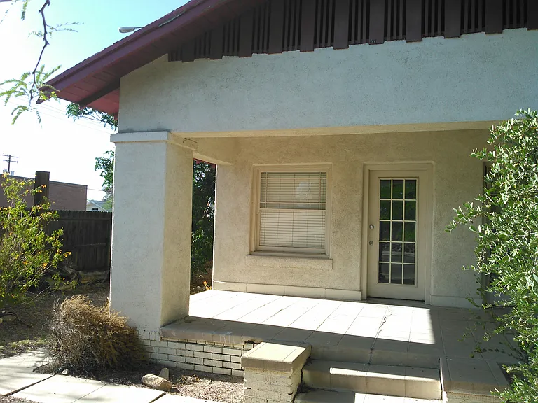 803 E 9th St — Photo 15