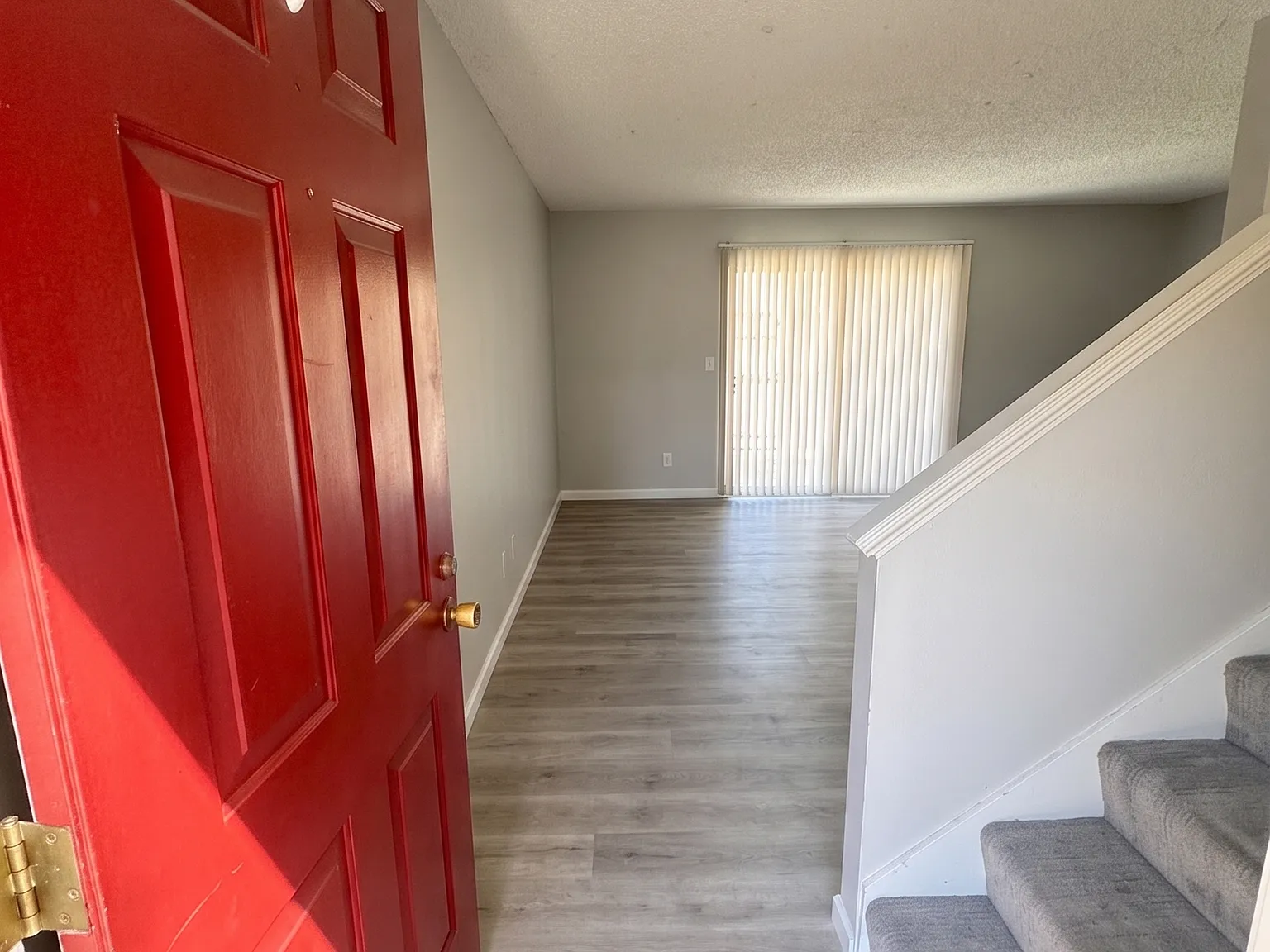 2 bed, 1.5 bath, 1001 sqft, $3,300 — Photo 3