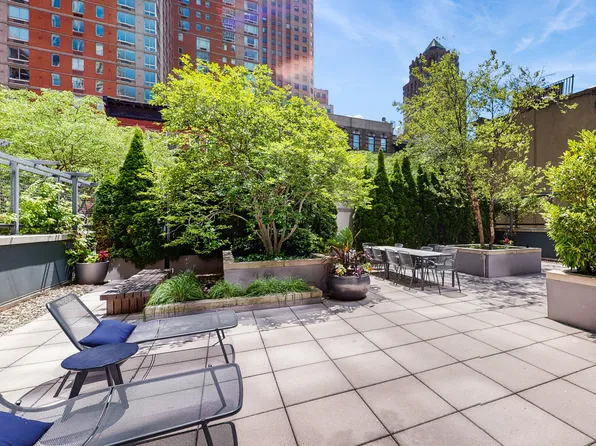 310 West 52nd Street image 21 of 25