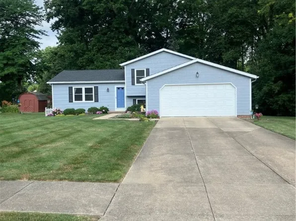 9589 Brayes Manor Dr, Mentor, OH 44060