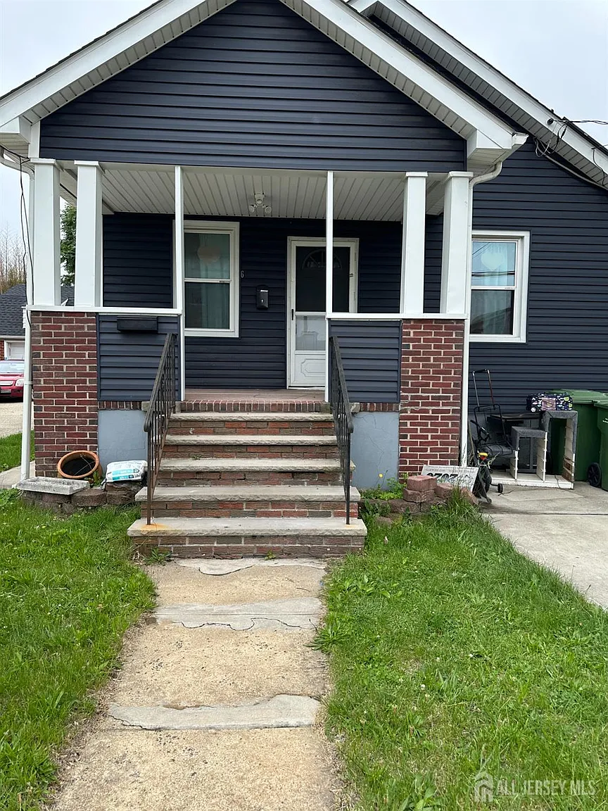 6 Furman Ave photo 1