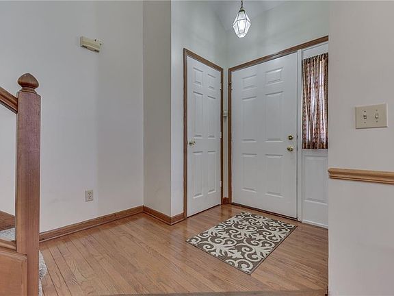5th image of 6817 Oak Lake Dr