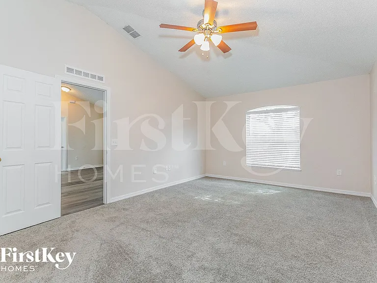 711 Hamster Way — Photo 8