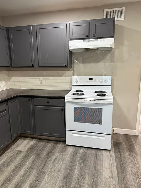 2911 S Hydraulic Ave — Photo 1