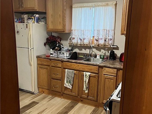 4th image of 220 Primrose Ave