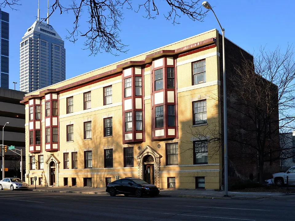 Indy Downtown Colonial Apartments