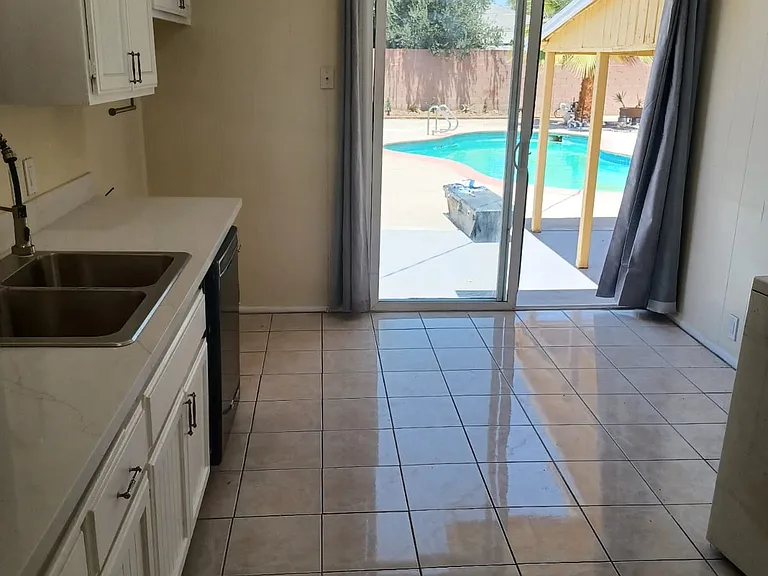 10847 Saticoy St — Photo 6