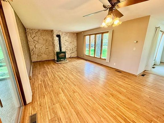 5th image of 1588 48th Ave NE