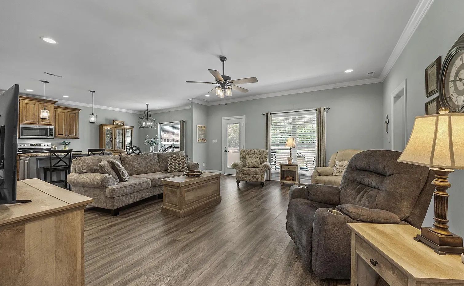 3 bed, 1730 sqft, $2,200 — Photo 3