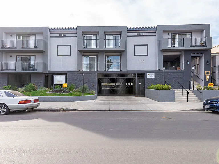 BAIRD APARTMENTS — Photo 6