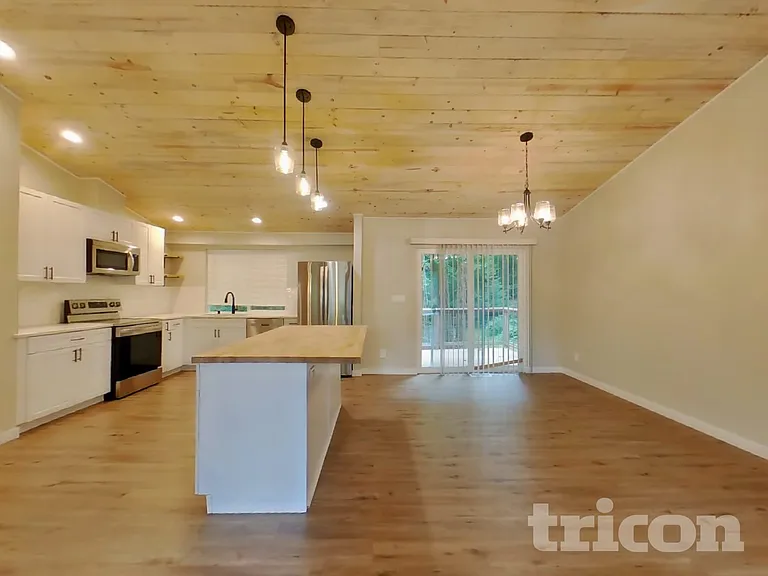 7540 Grahns Ln NE — Photo 6