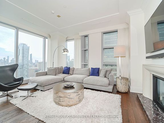 4th image of 183 Wellington St W #3903