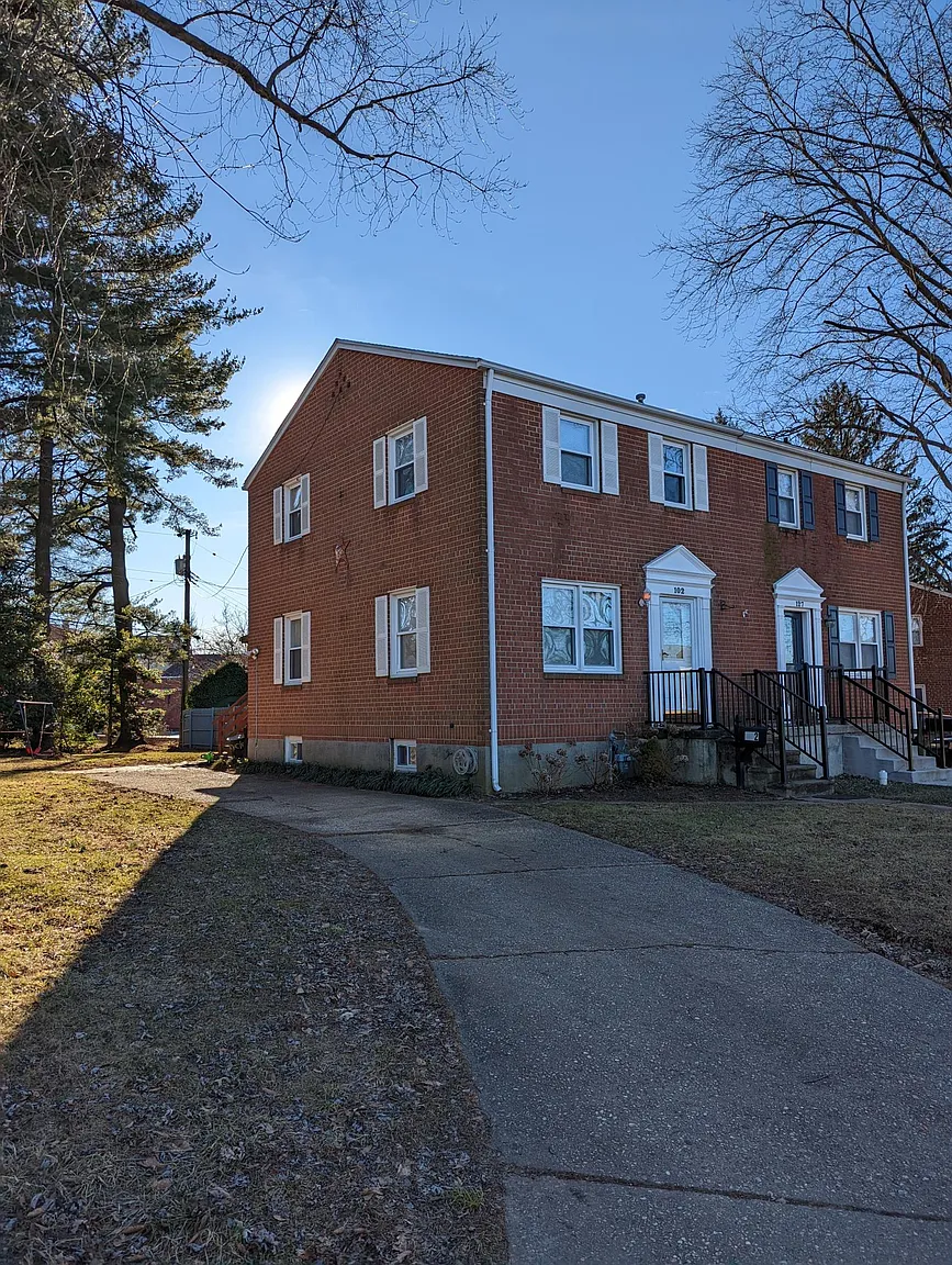 102 Giles St photo 1