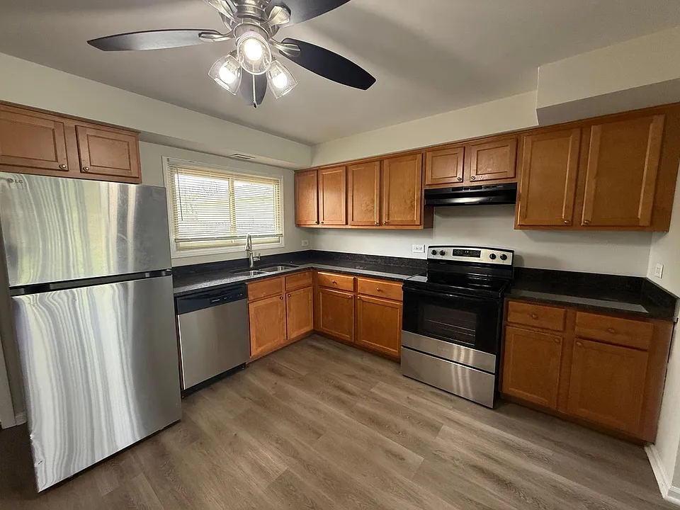 325 Oak Ridge