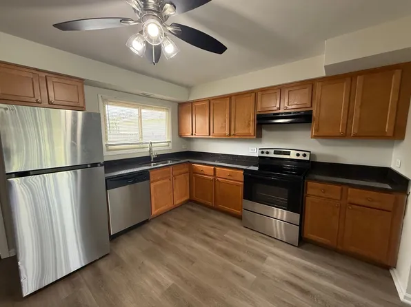 325 Oak Ridge, 1-46 Acerra Dr #38, Hillside, IL 60162
