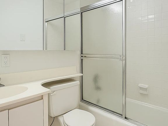 4th image of 207 E 37th St APT 7f