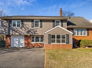 22 Epping Dr, Kenilworth, NJ 07033