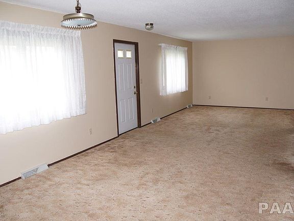 3rd image of 205 N Cottage Grove Ave