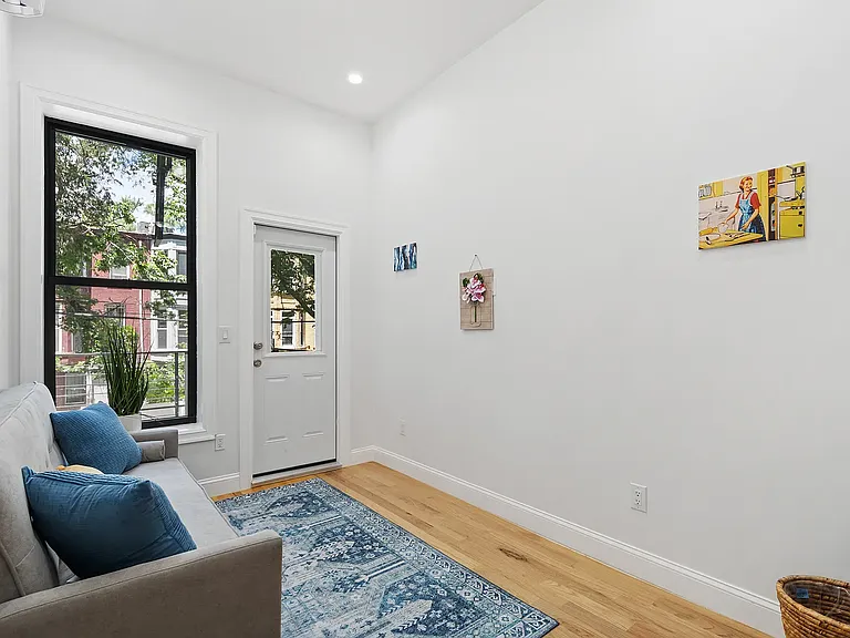 263 Halsey St #2R — Photo 2