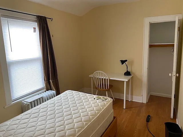 4 bed, 1100 sqft, $4,500 — Photo 4
