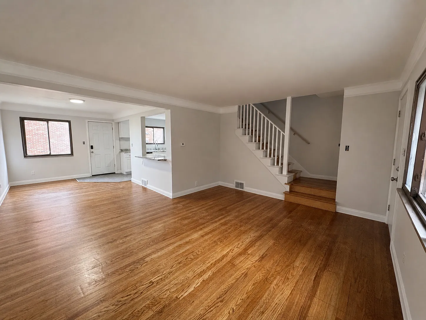 2 bed, 1.5 bath, 1000 sqft, $1,599 — Photo 3
