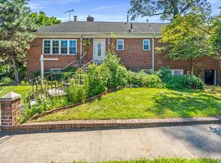 8702 188th St, Hollis, NY 11423