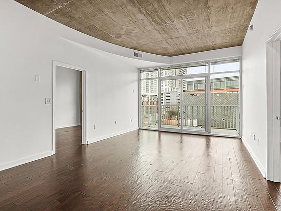 3rd image of 250 Pharr Rd #409