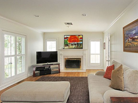 3rd image of 230 E Elmview Pl