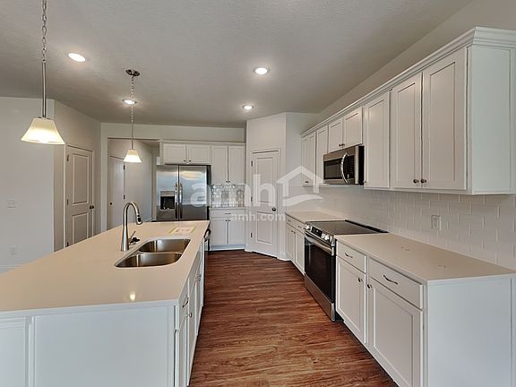 3rd image of 869 Castor Dr