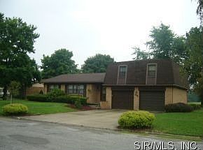 5th image of 102 Willow Dr