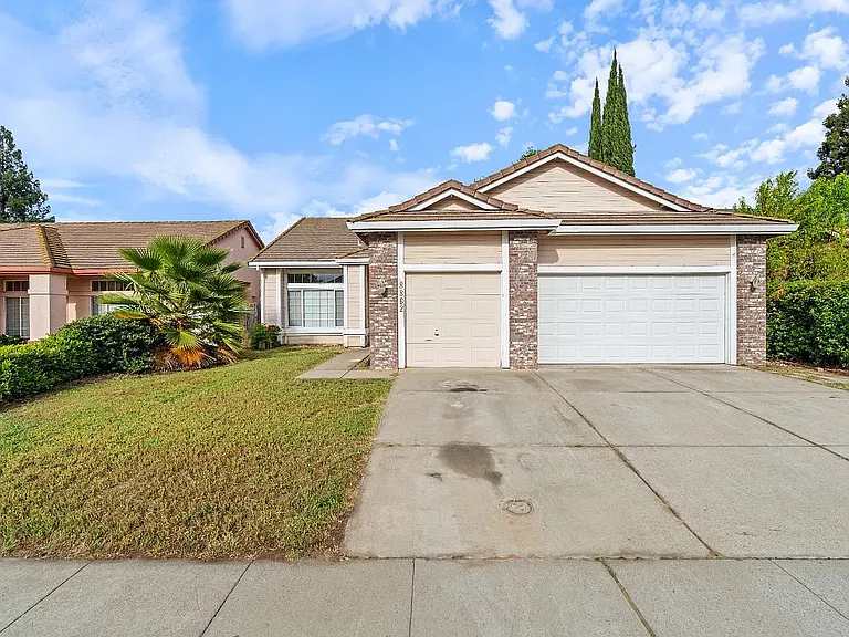 8862 Laguna Star Dr — Photo 1