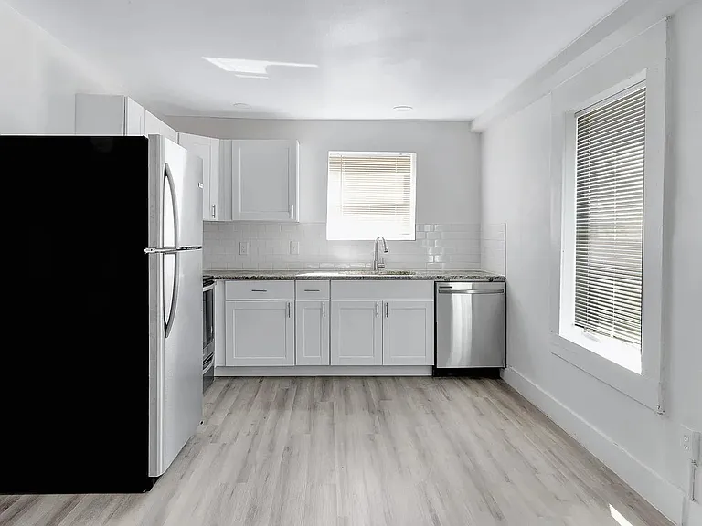 2735 Stuart Dr — Photo 23