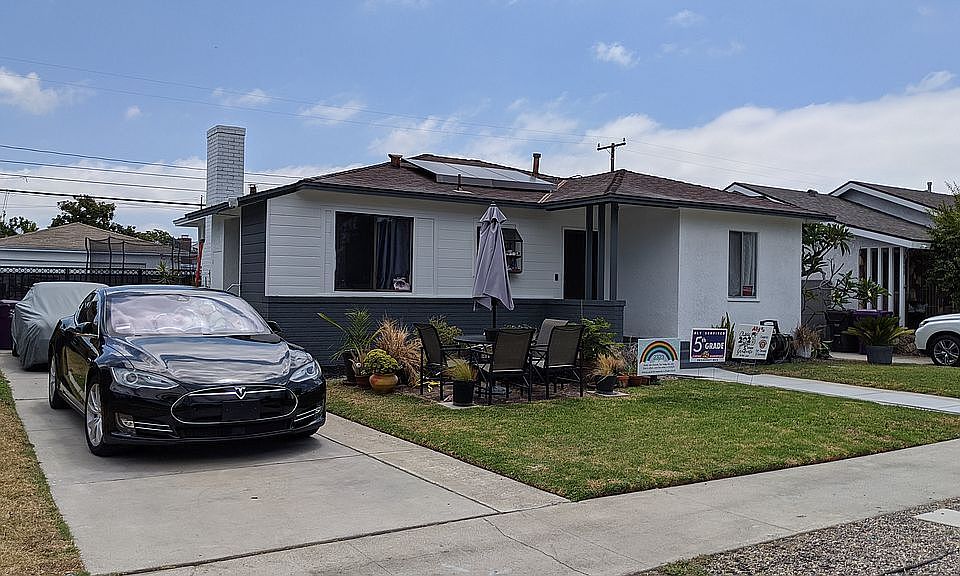 2nd image of 3102 N Bellflower Blvd