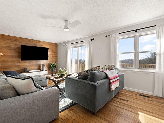 5th image of 440 E Spencer Rd