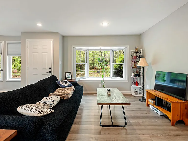 619 Hatch Rd — Photo 7