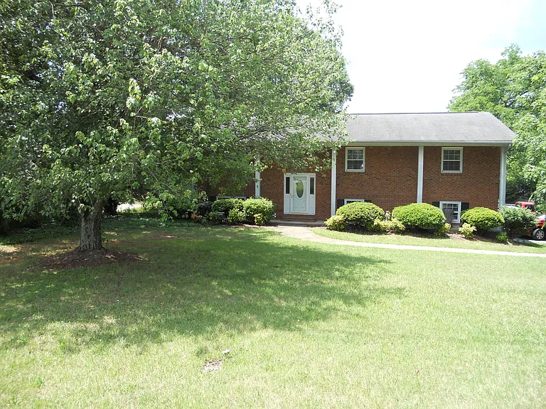 1084 Lewisville Clemmons Rd — Photo 1
