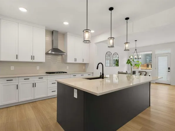 50 W Royston Ter NW, Calgary, AB T3L 0H3