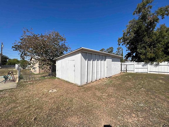 3rd image of 8084 Buena Vista Ave