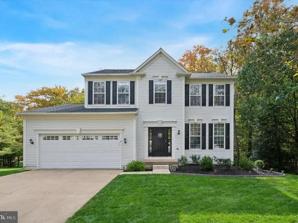 6 Manor Ct, Garnet Valley, PA 19060