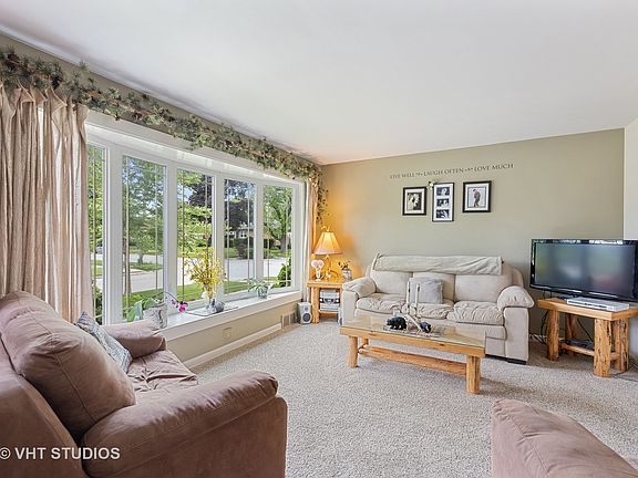 4th image of 9256 Lorel Ave
