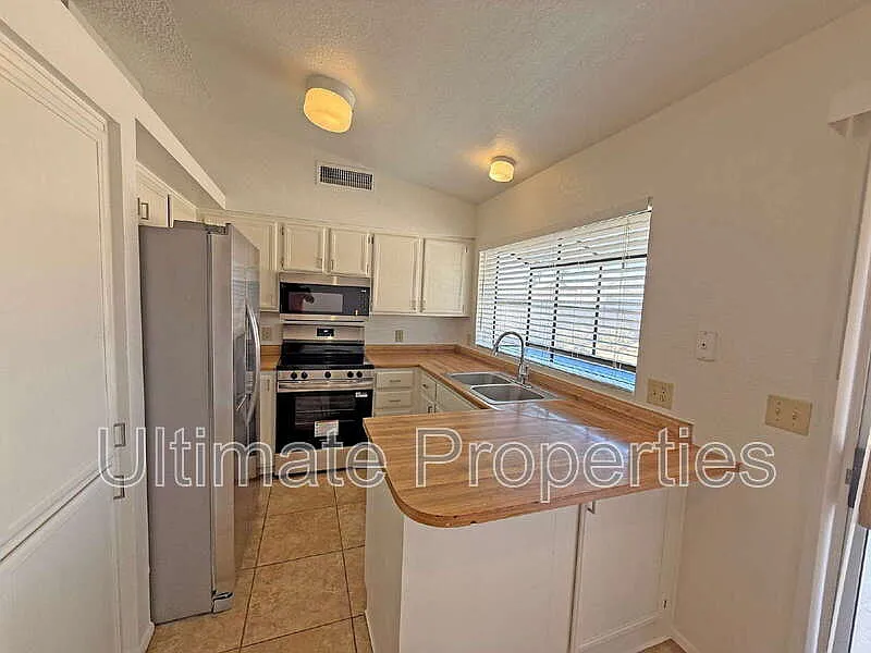 3 bed, 2.0 bath, 1104 sqft, $1,845 — Photo 4