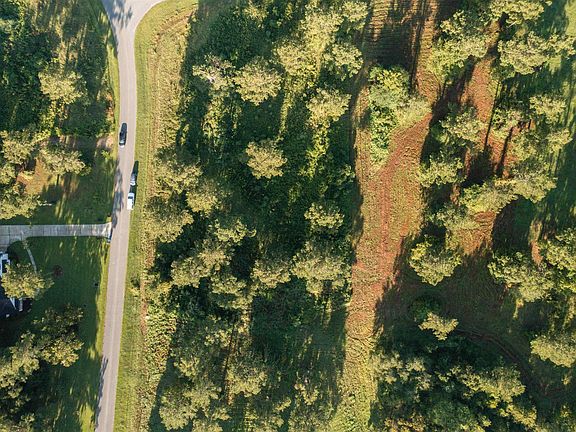 2nd image of Twin Ponds Dr