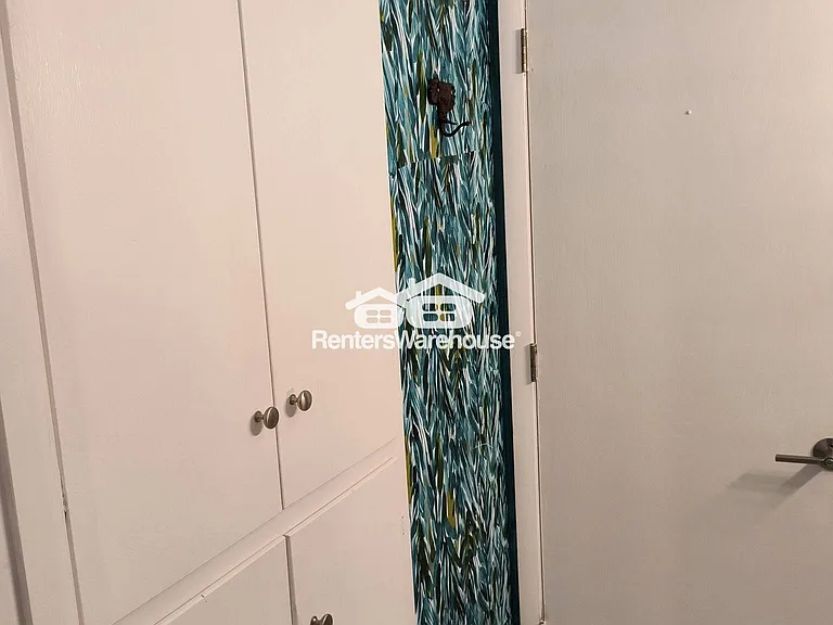 1901 Emerson Ave S #102 — Photo 23