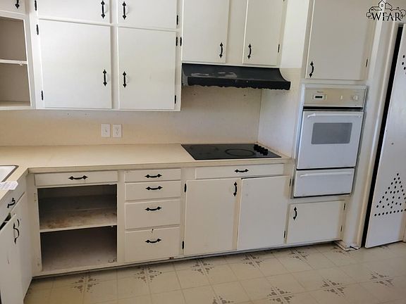 2nd image of 402 E Summit St